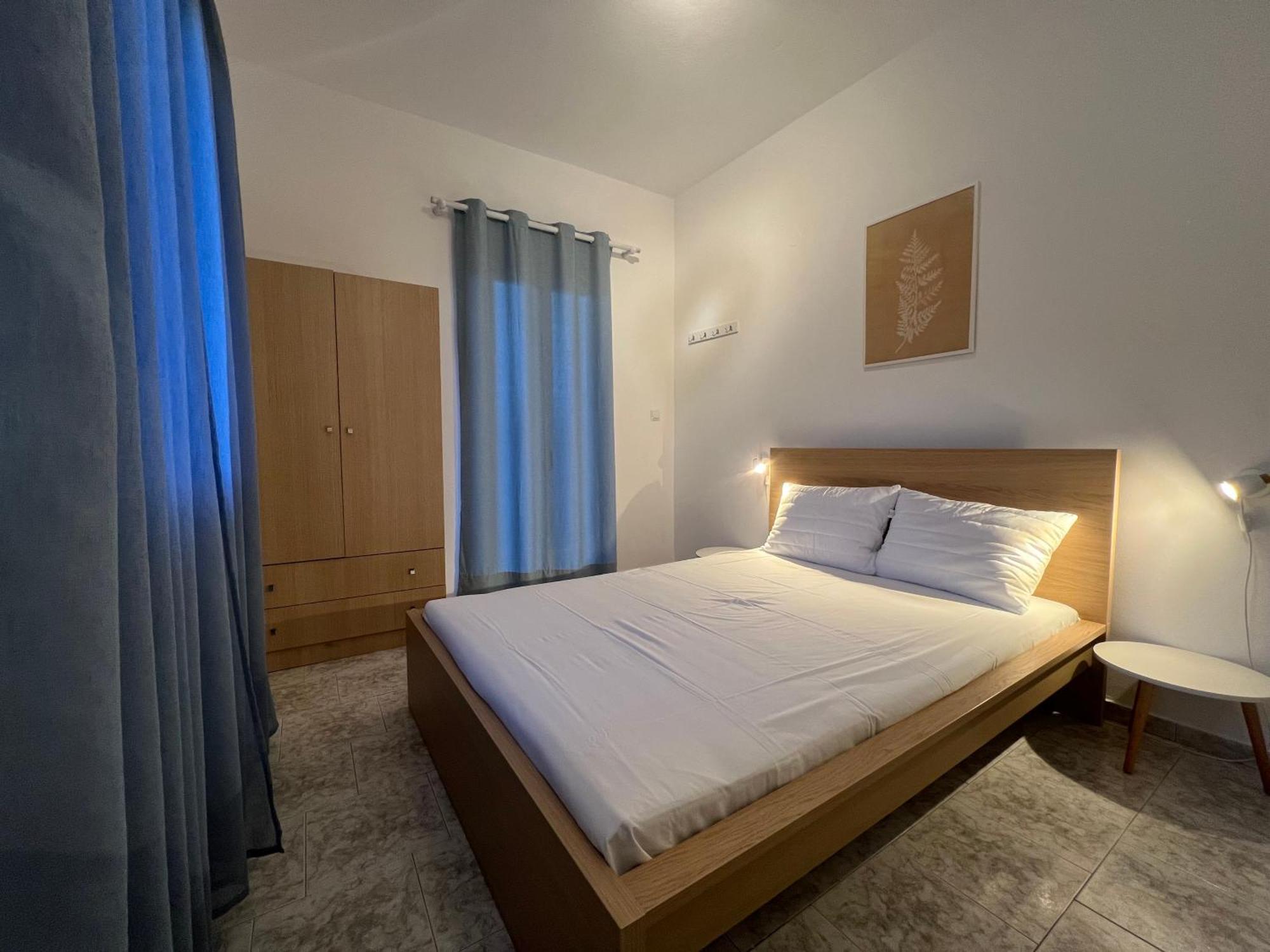 PebBle Apartments Marathias  Extérieur photo