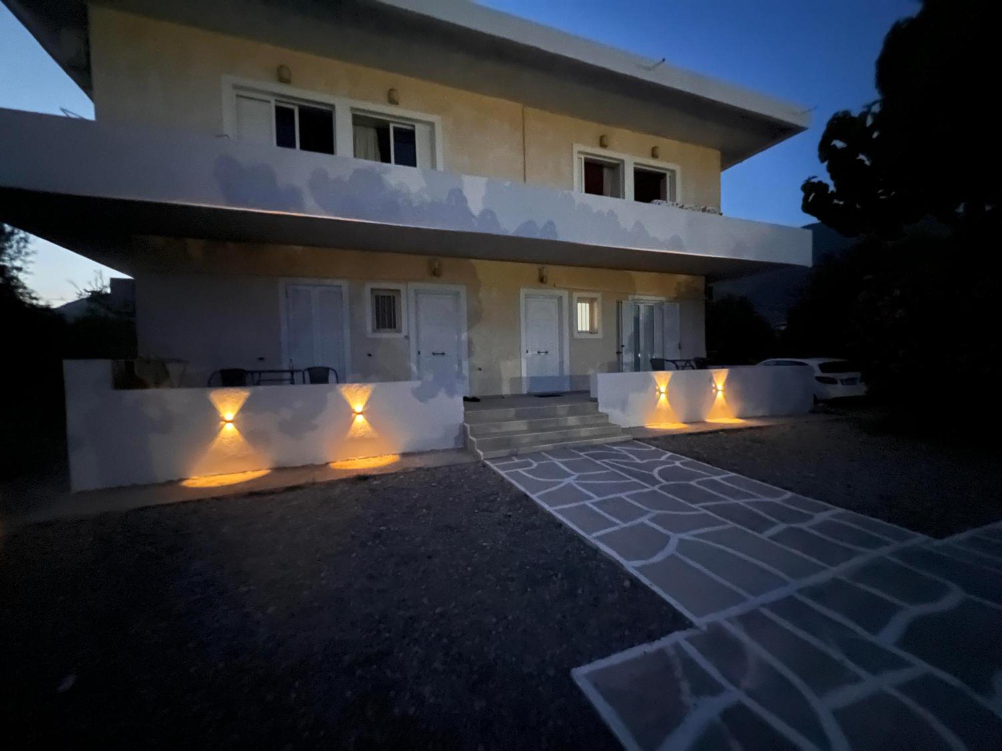 PebBle Apartments Marathias  Extérieur photo